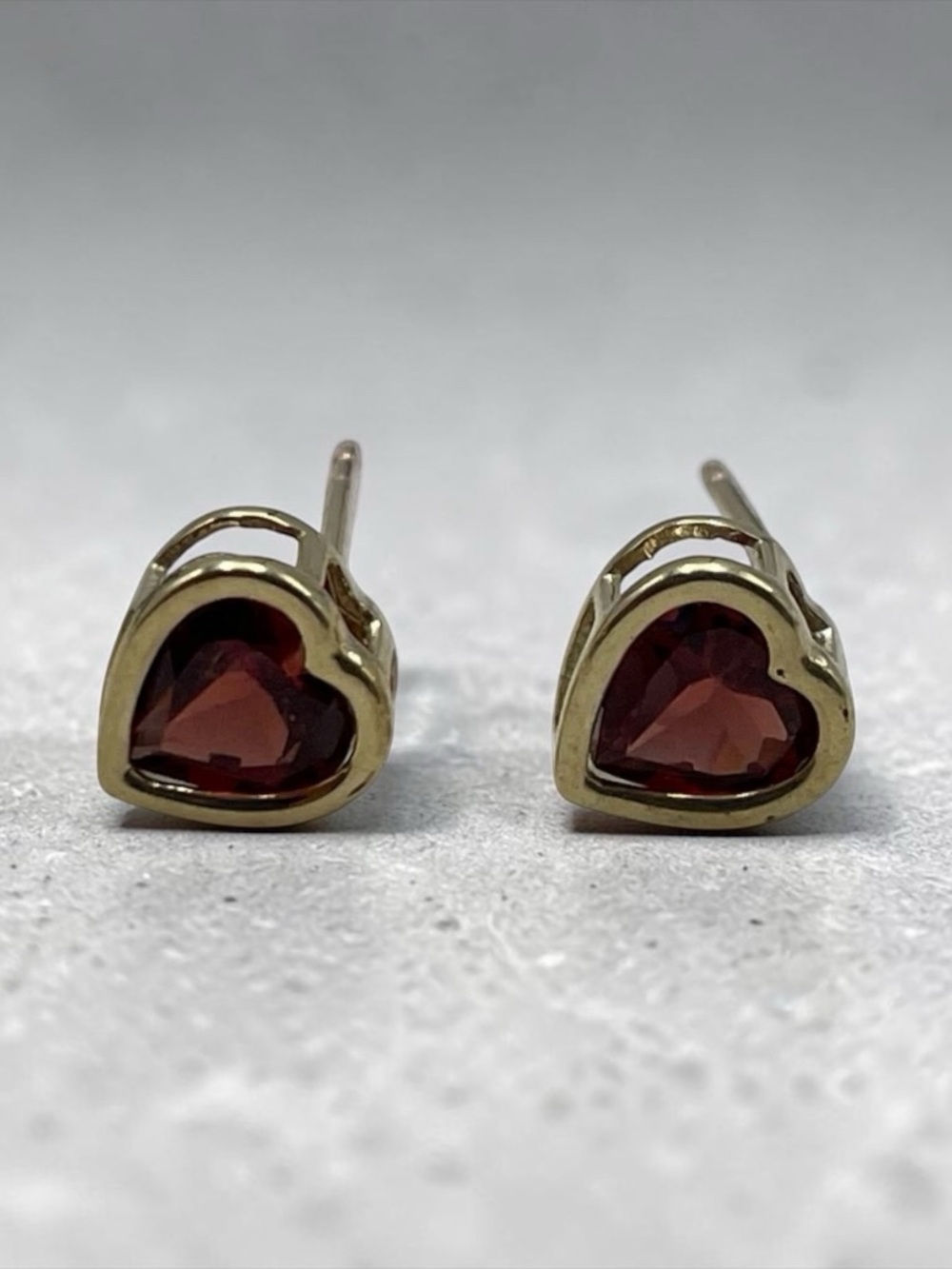 10K Yellow Gold Garnet 6mm Heart Stud Earrings